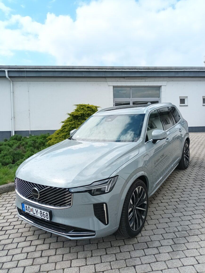 Volvo XC90 T8 Összkerékhajtás Plug-in hybrid 7 üléses Ultra Bright