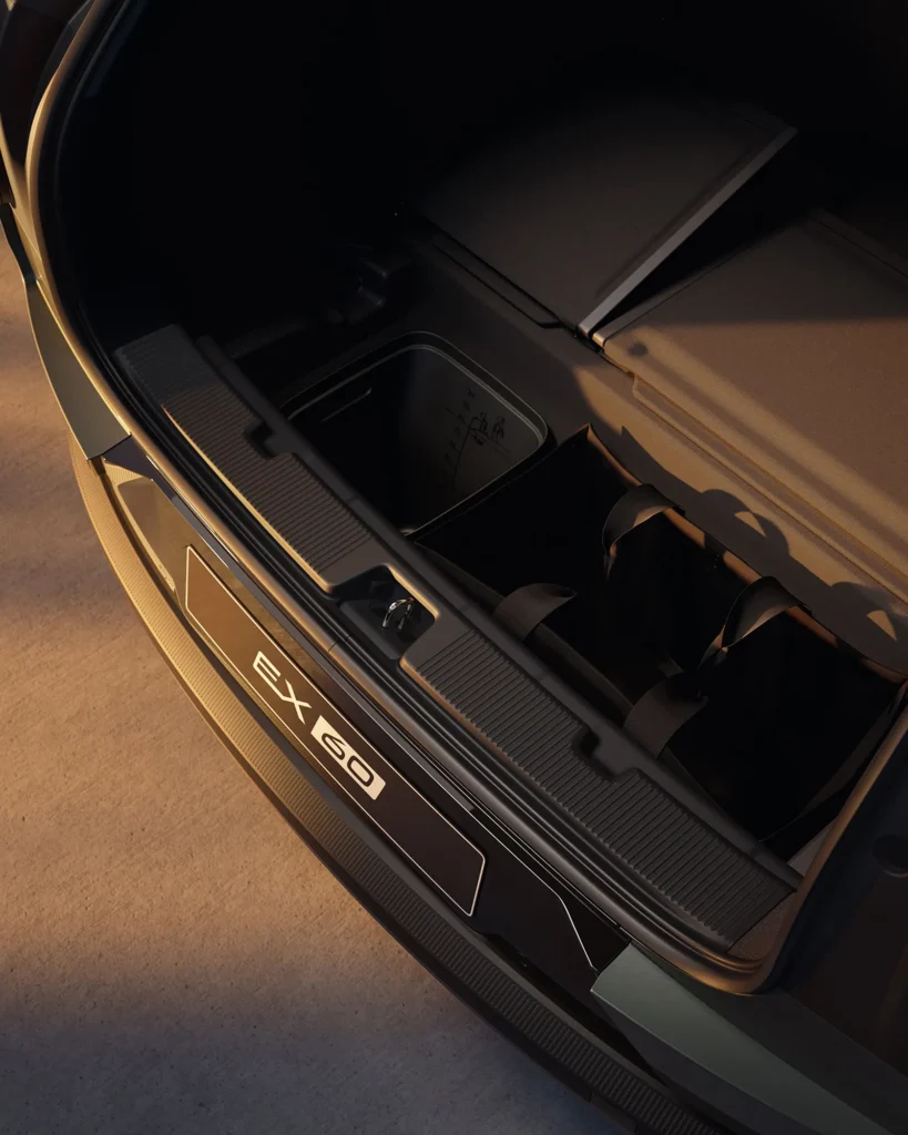 Volvo EX60 első csomagtartója kinyitva